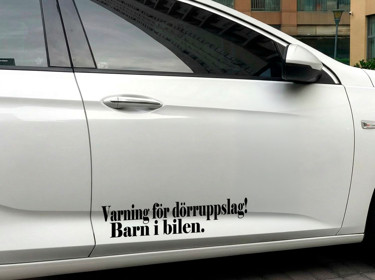 Dekal Varning för dörruppslag! Barn i bilen.